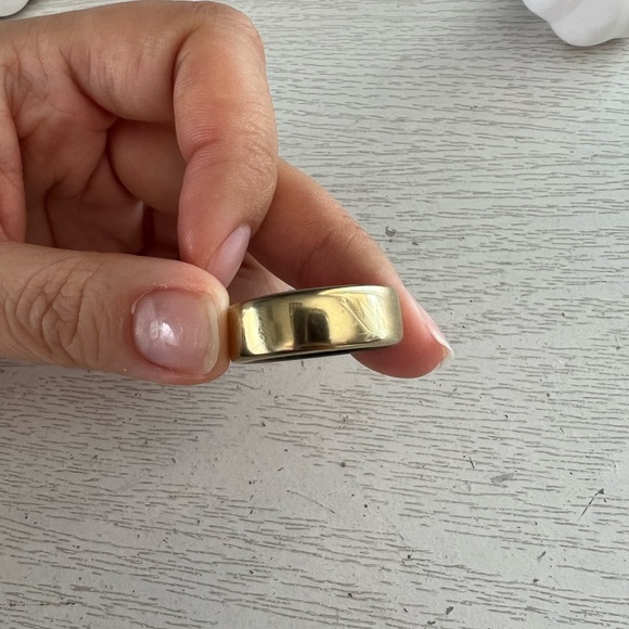 Gently Used Oura Ring - GOLD, SIZE 8, HERITAGE STYLE - Picture 7 of 9
